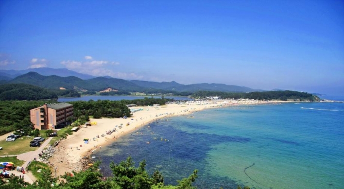 [One with Nature] Escape blistering heat at Goseong's pristine beaches