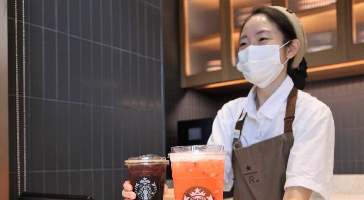 [Photo News] Jumbo size at Starbucks