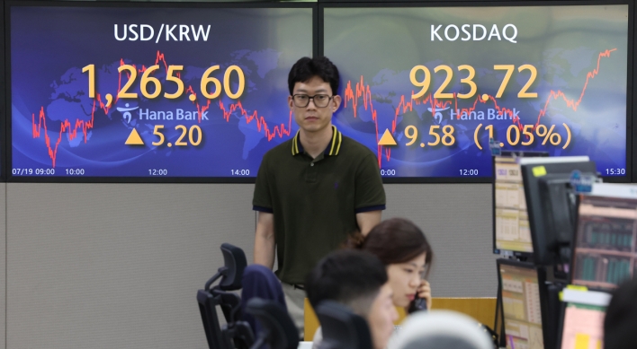 Seoul shares end lower amid rate hike worries