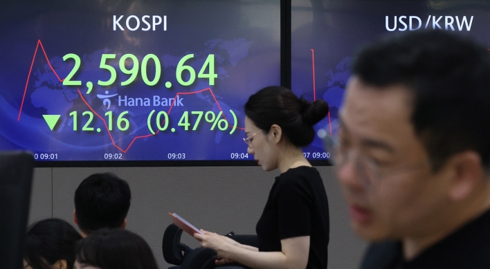 Seoul shares start lower on decline in autos, chemicals
