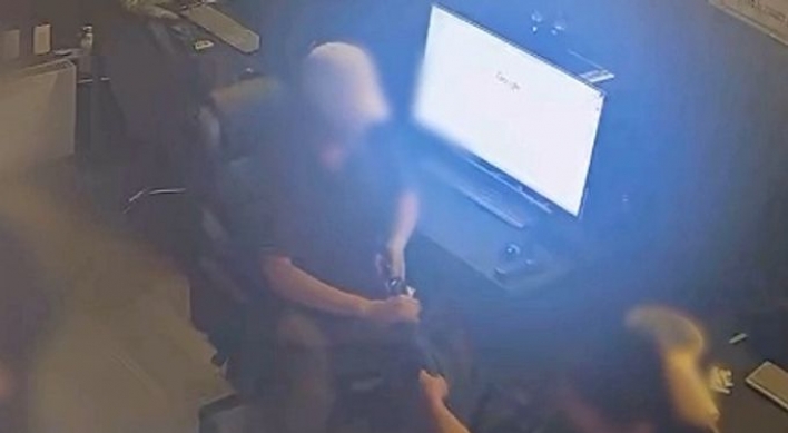 Man caught with concealed knife at internet cafe