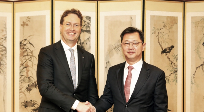 CEOs of SK On, Mercedes-Benz discuss EV partnership in Seoul