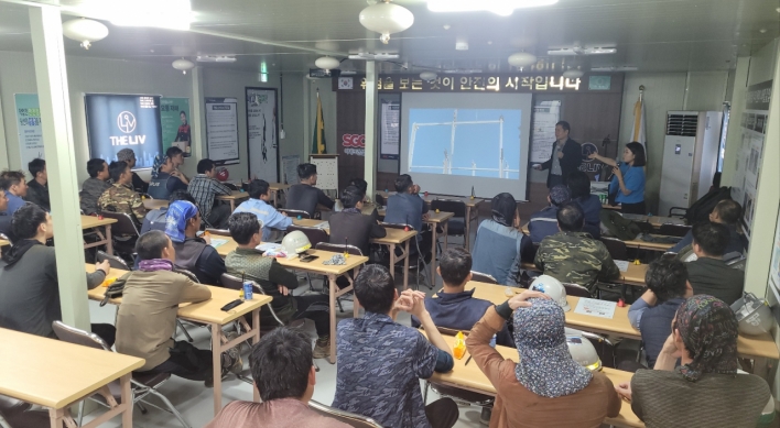 Korea to shut down foreign worker support centers despite labor expansion
