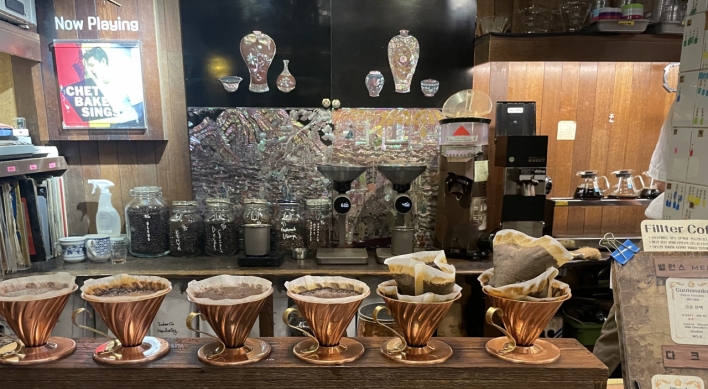 [Coffee Klatch] Time travel to 1920s cafe scene at Coffee Hanyakbang