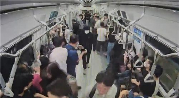 Mass stabbing fears set off stampede in Seoul subway