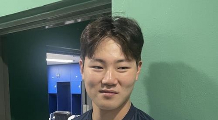 Dodgers prospect trying to fit in with S. Korean nat'l baseball team