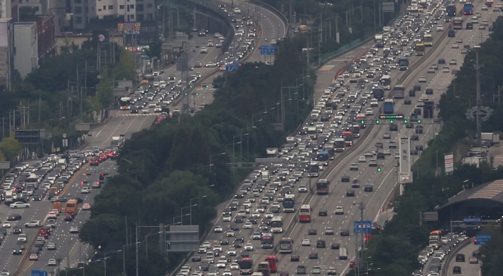 Traffic jammed on highways ahead of extended Chuseok holiday