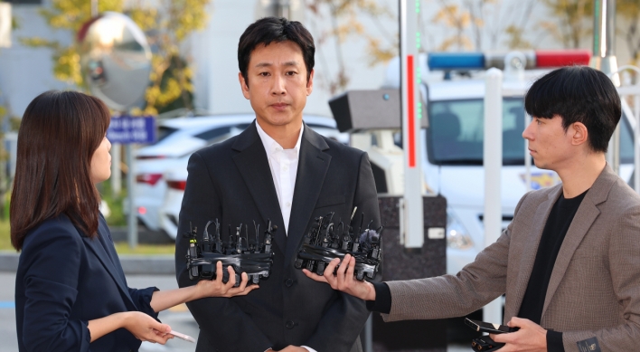 ‘Parasite’ actor Lee Sun-kyun submits drug test samples