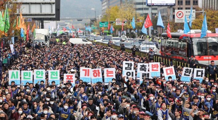 Unionized Seoul Metro workers launch 2-day strike