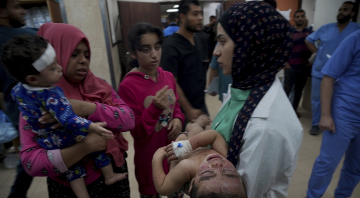 Israeli troops enter Gaza hospital