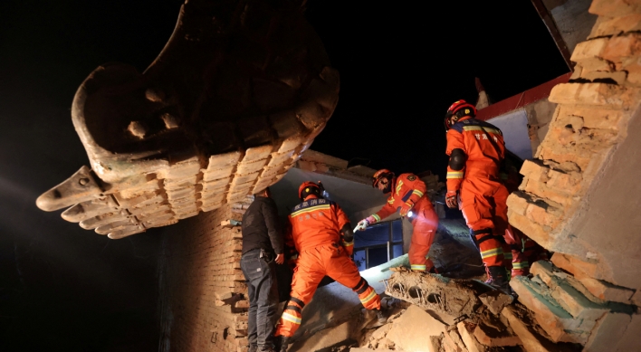 Deadly quake shakes China