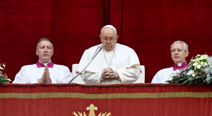 Pontiff calls for Korea peace through dialogue in Christmas message