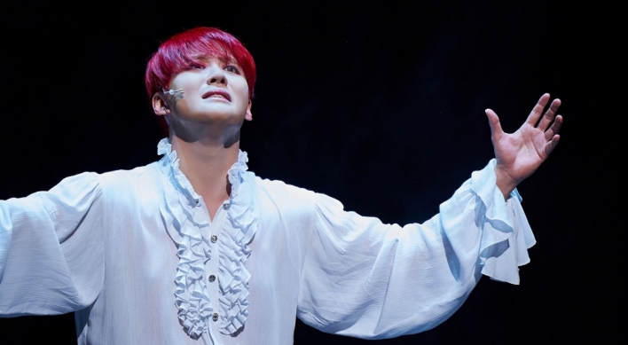 [Herald Interview] Kim Jun-su performs last 'Dracula' with signature red hair