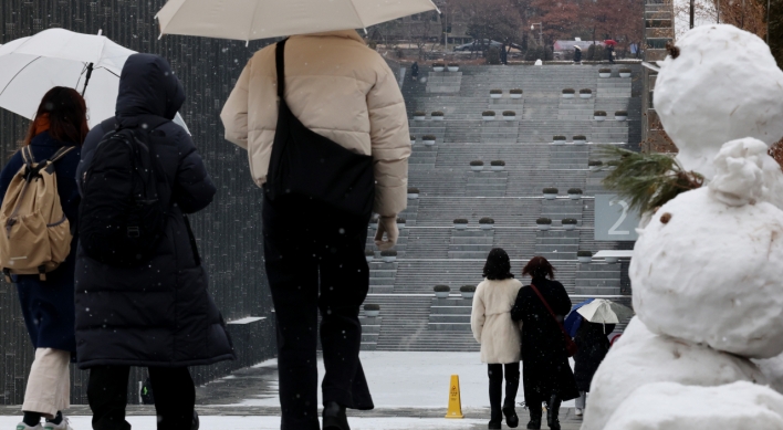 Heavy snow advisory issued across greater Seoul; more snow expected through evening rush hours