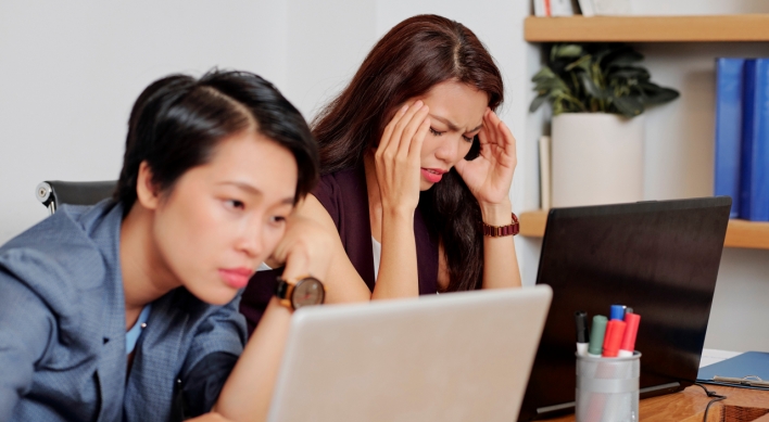 Women working long hours more likely to show signs of depression