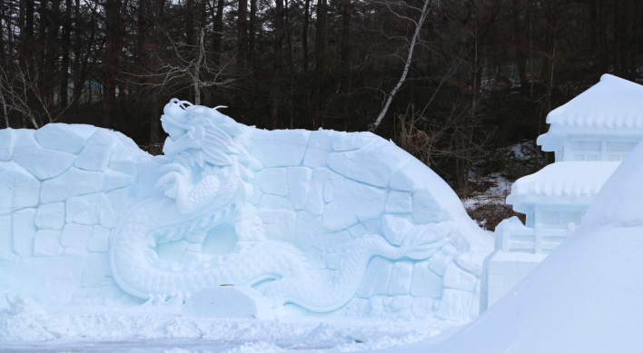 [Photo News] Taebaeksan Mountain Snow Festival sculptures
