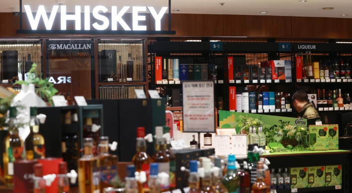 Inexpensive whiskey brands target Korean budget sippers