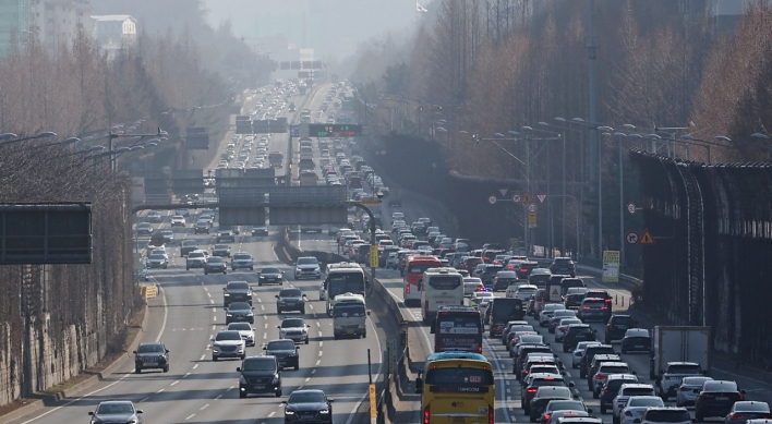Highway traffic levels ease on last day of Lunar New Year holiday
