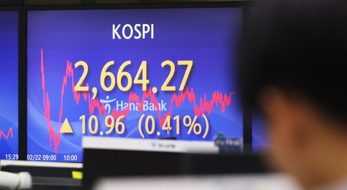 Seoul shares end higher on strong chip stocks
