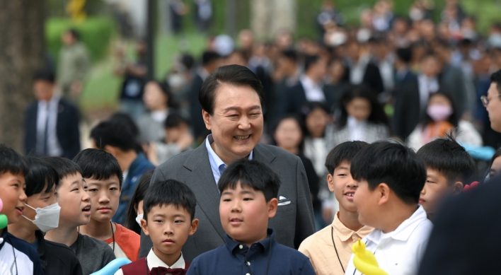 Yoon invites kids to Children's Day event