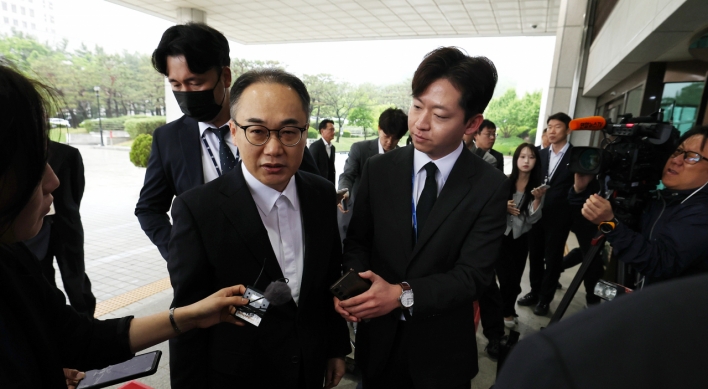 Top prosecutor pledges 'speedy, strict' probe into first lady's allegations