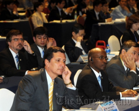 Ministers discuss smart society, its challenges