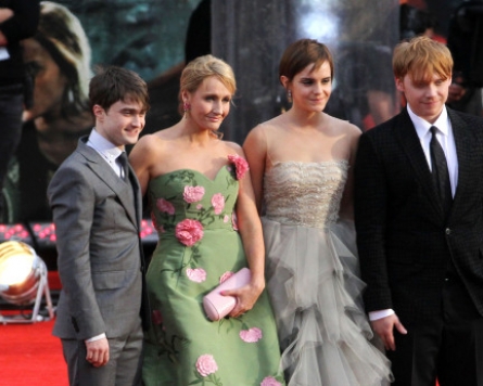 Fans gather for Harry Potter premiere in London