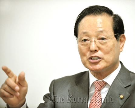 Cho pushes for easier overseas voting