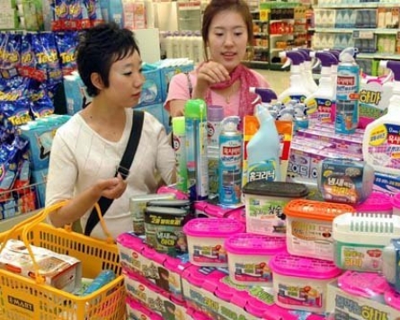 Business boost as shoppers try to beat wet, hot weather