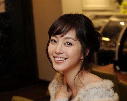 Actress Han under fire for abandoning role