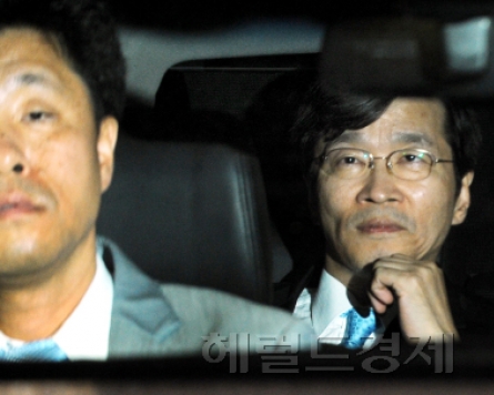 Kwak questioned over  funds for second day