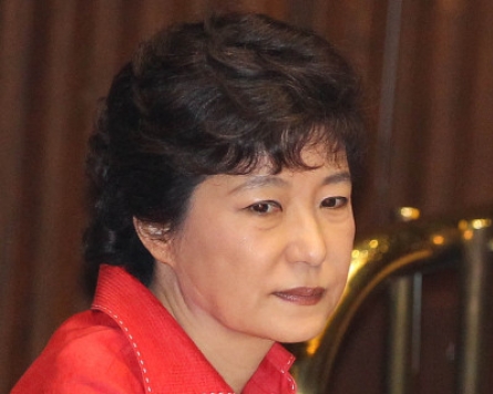 Police look into deaths of Park Geun-hye's two relatives