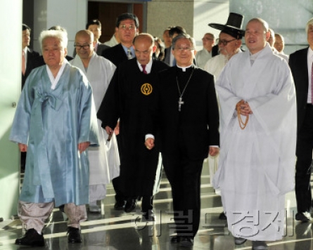 Seven religious leaders visit North Korea