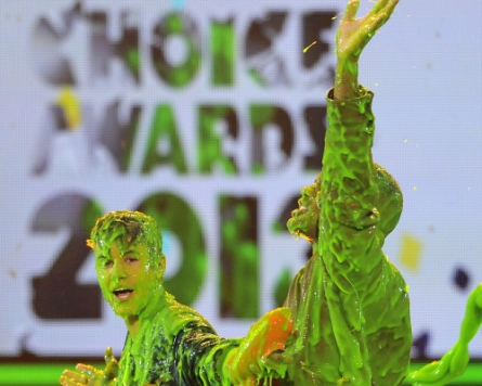 Bieber and Berry slimed at Kids Choice Awards