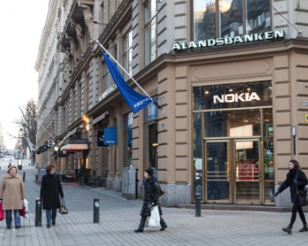 Nokia debt rating cut to junk at Fitch