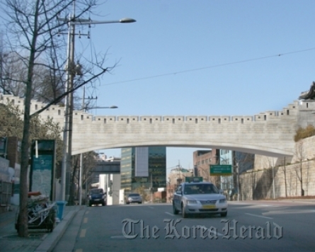 Seoul City to restore medieval city wall
