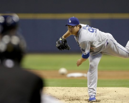 Ryu, Dodgers rough up Brewers