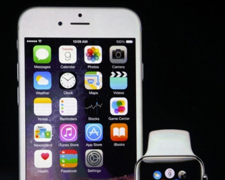 [Newsmaker] Apple on new road with iPhone 6, smartwatch