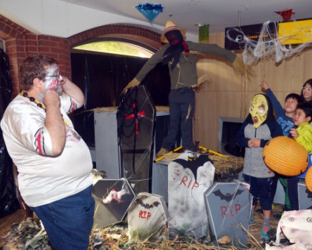 (Photo News) Trick or treaters