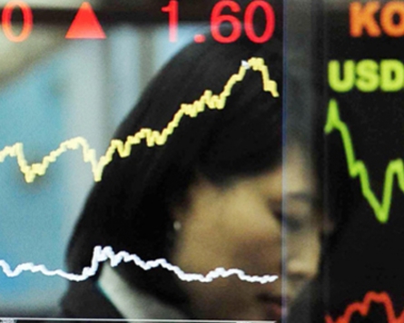 Seoul stocks end higher despite foreign selling