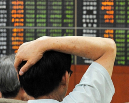 Korean stocks reach record high of 2,304 fueled by foreign buying