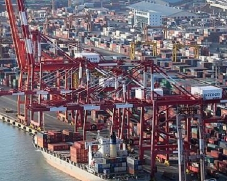 Korea's trade surplus with US drops for 13th straight month