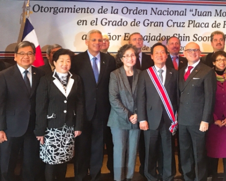 Costa Rica honors ex-Korean envoy for superb diplomacy