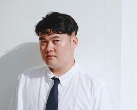 Kim Bong-gon returns Young Writer Award following controversy over use of private messages
