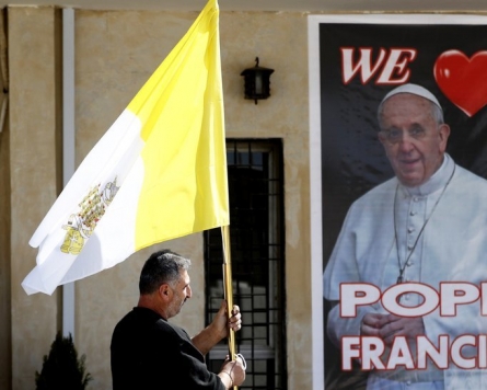 ‘Not a good idea:’ Experts concerned about pope trip to Iraq