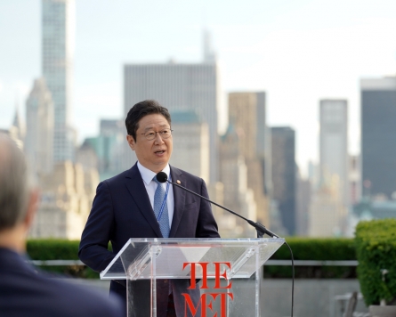 Culture Minister hints at expansion of Korean gallery at the Met