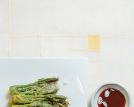 [Temple to Table] Invigorating seasonal food for spring: Dureup jeon and green tea rice