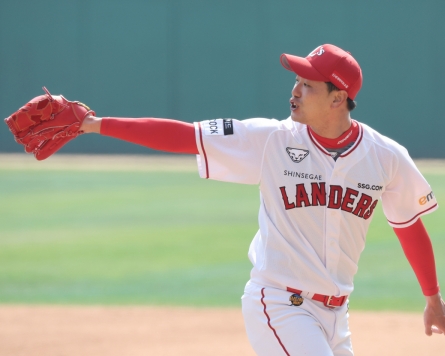 Back from MLB, Landers' pitcher Kim Kwang-hyun is all smiles