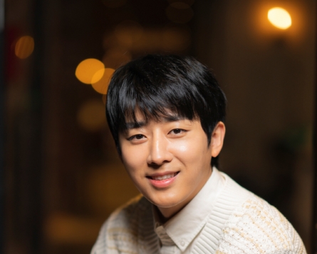 [Herald Interview] Actor Son Ho-jun shows off chemistry with ‘Stellar’ co-star -- a car