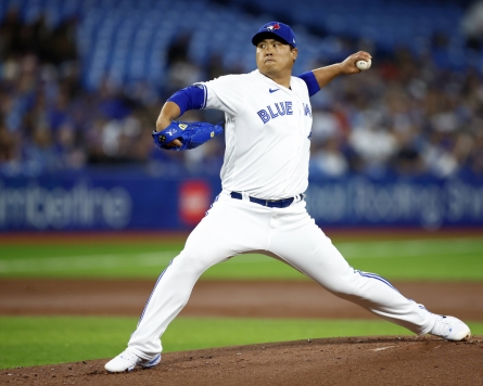 Blue Jays' Ryu Hyun-jin roughed up in season debut